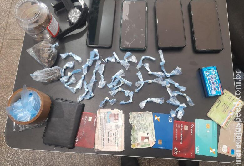 Polícia apreende drogas e prende suspeitos em residência de Ponta Porã Polícia apreende drogas e prende suspeitos em residência de Ponta Porã