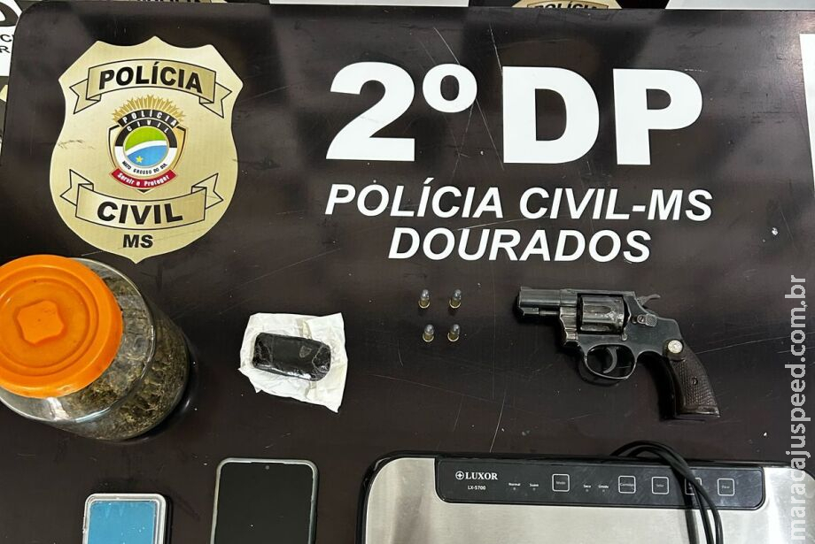 Polícia cumpre mandado de prisão de suspeito de enviar drogas pelo correio Polícia cumpre mandado de prisão de suspeito de enviar drogas pelo correio