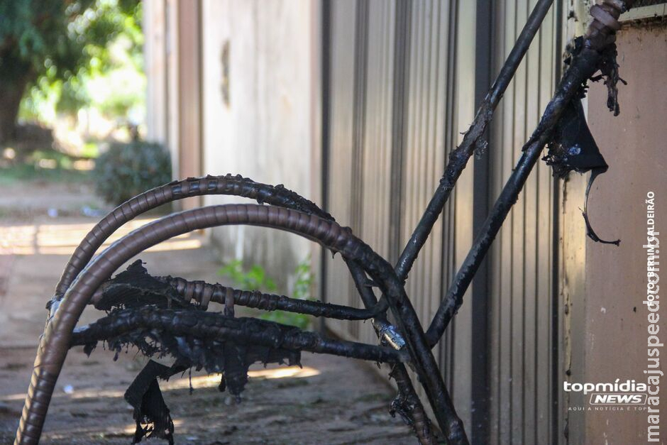 Polícia investiga se jovem incendiada teve Polícia investiga se jovem incendiada teve