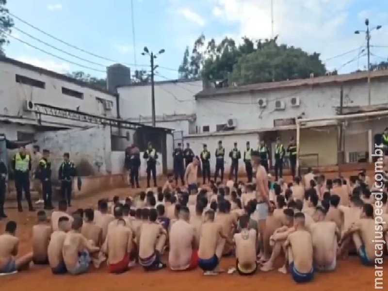 Polícia paraguaia faz pente-fino em busca de armas em celas com presos do PCC Polícia paraguaia faz pente-fino em busca de armas em celas com presos do PCC