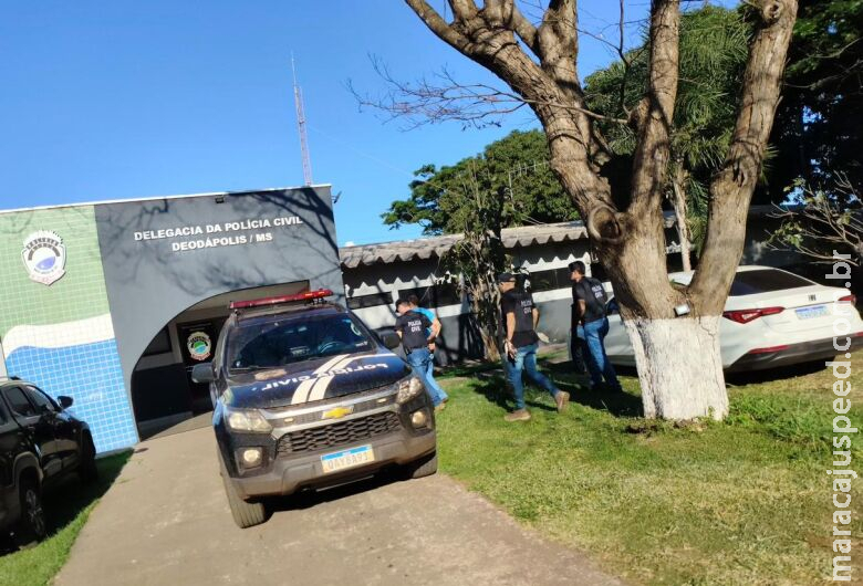 Polícia prende dois por tráfico de drogas e apreende cocaína e skunk Polícia prende dois por tráfico de drogas e apreende cocaína e skunk