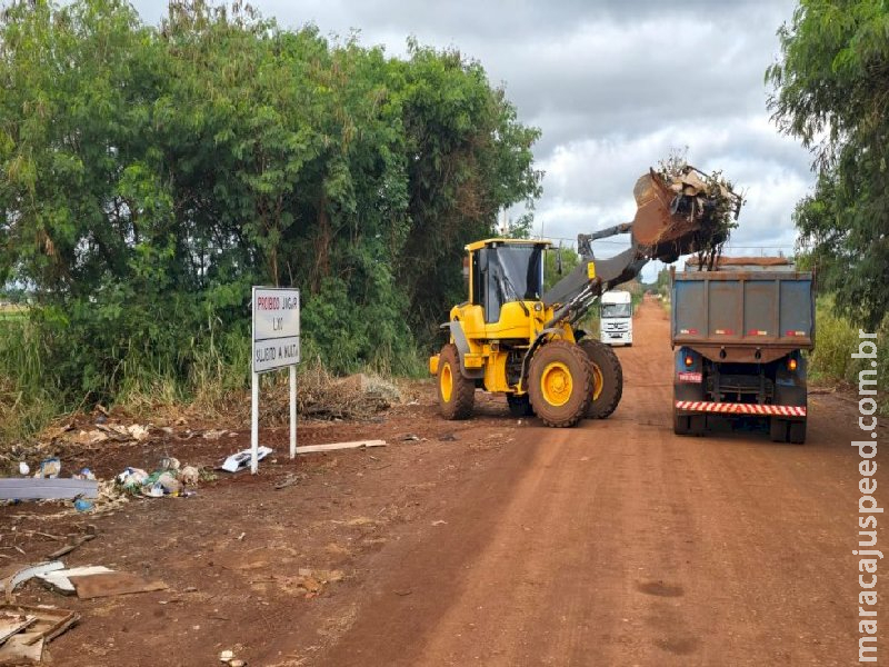 Prefeitura tenta acabar com lixão clandestino, mas entulhos já poluem local limpo há 10 dias Prefeitura tenta acabar com lixão clandestino, mas entulhos já poluem local limpo há 10 dias