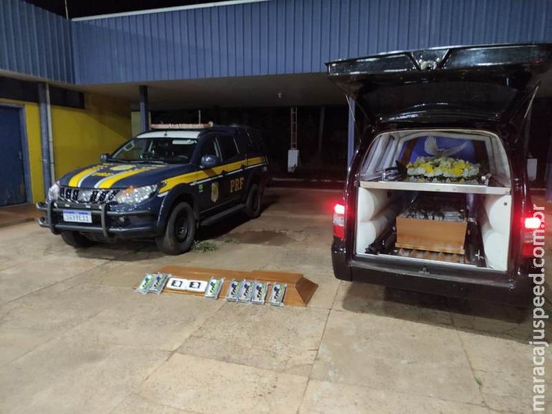 PRF apreende 162 Kg de cocaína escondidos em caixão funerário na BR-262 PRF apreende 162 Kg de cocaína escondidos em caixão funerário na BR-262