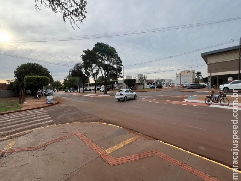 Trânsito: Zé Teixeira reivindica semáforos para Av. Lourival Barbosa em Rio Brilhante Trânsito: Zé Teixeira reivindica semáforos para Av. Lourival Barbosa em Rio Brilhante