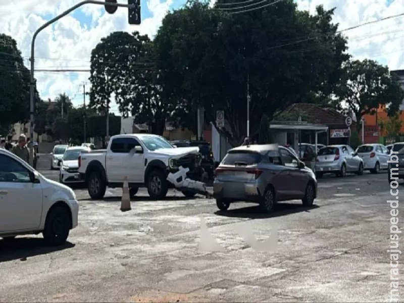 Acidente deixa trânsito lento em cruzamento da Avenida Coronel Antonino Acidente deixa trânsito lento em cruzamento da Avenida Coronel Antonino