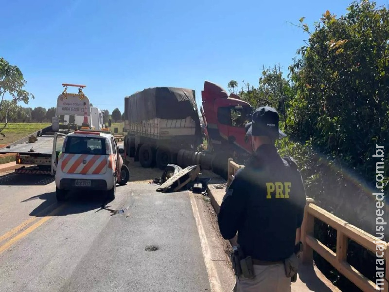 Acidente entre carreta, caminhão e carro deixa uma pessoa em estado grave na BR-163 Acidente entre carreta, caminhão e carro deixa uma pessoa em estado grave na BR-163