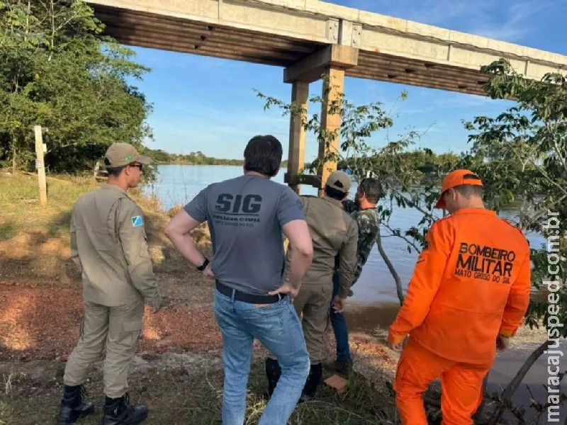 Bombeiros retomam buscas por médica que caiu de ponte na BR-376 em MS Bombeiros retomam buscas por médica que caiu de ponte na BR-376 em MS