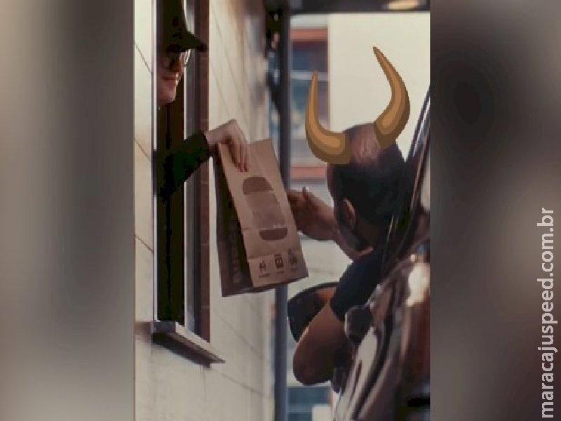 Corno não paga? No dia dos namorados, BK dará lanche para quem assumir chifre Corno não paga? No dia dos namorados, BK dará lanche para quem assumir chifre