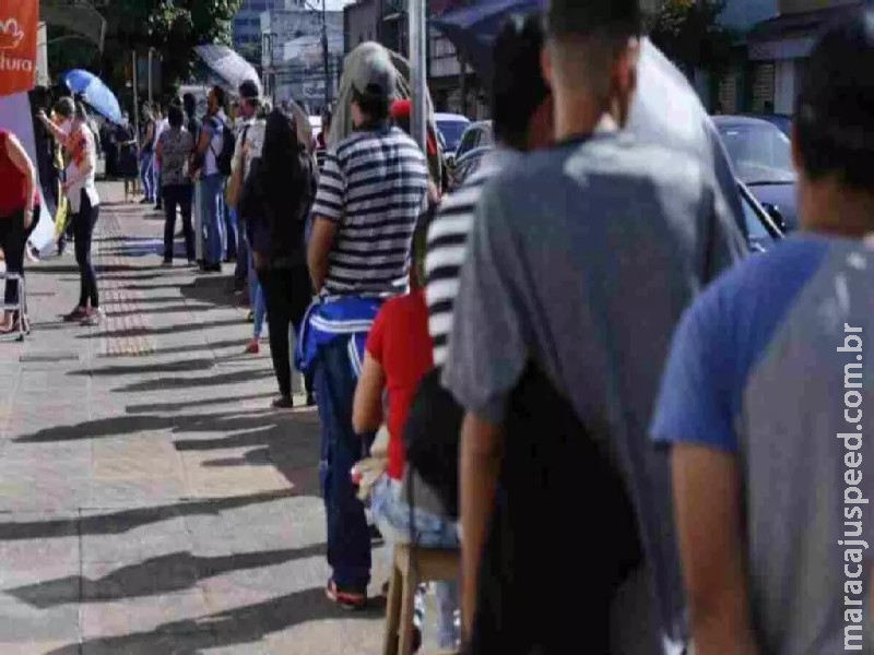 Desemprego cai para 6,2% e emprego com carteira assinada bate recorde em maio Desemprego cai para 6,2% e emprego com carteira assinada bate recorde em maio