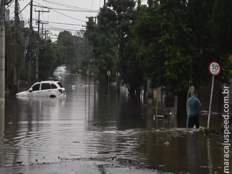 Duas pessoas morrem durante chuvas em Porto Alegre Duas pessoas morrem durante chuvas em Porto Alegre