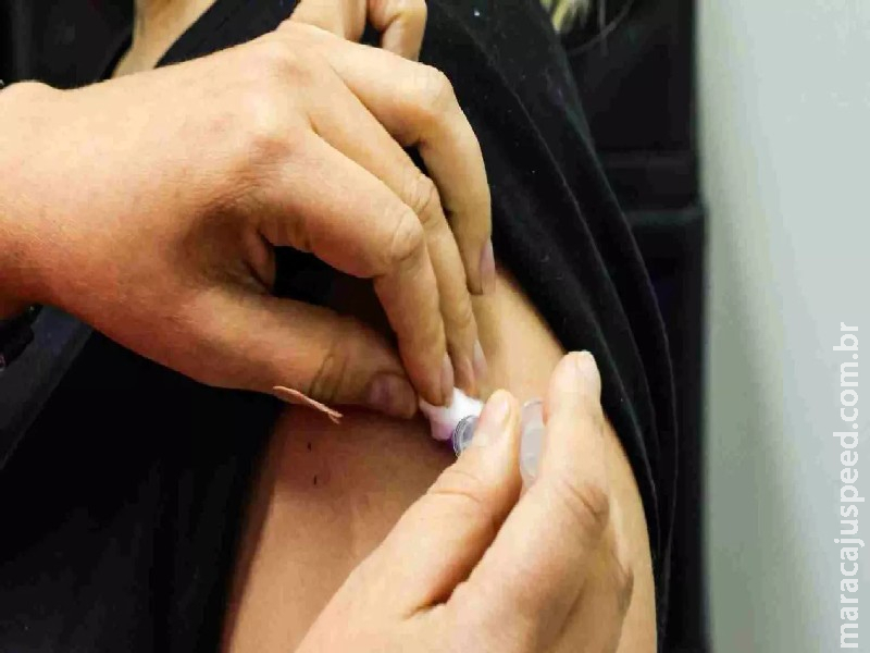 Durante o feriado, plantão de vacinação contra a influenza ocorre em supermercado e Mercadão Municipal Durante o feriado, plantão de vacinação contra a influenza ocorre em supermercado e Mercadão Municipal