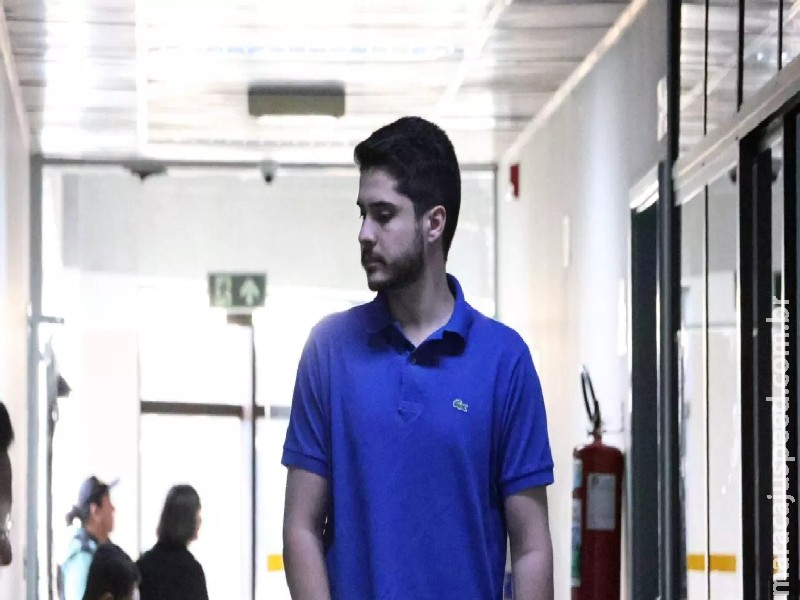 Estudante que matou corredora atropelada chora ao ouvir depoimento de dentista em audiência Estudante que matou corredora atropelada chora ao ouvir depoimento de dentista em audiência
