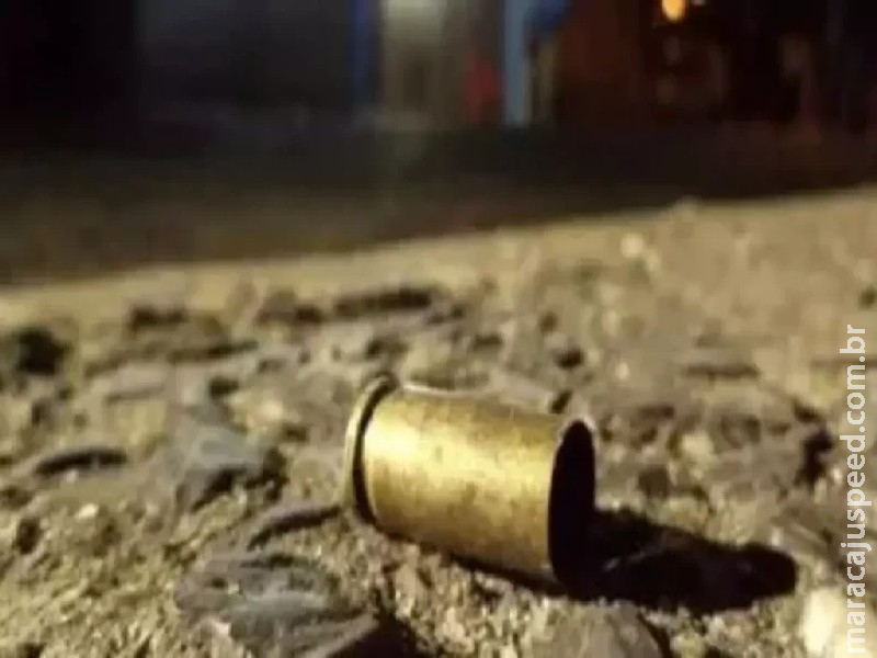 Família é feita refém durante roubo de caminhonete e bandido morre em confronto com a polícia Família é feita refém durante roubo de caminhonete e bandido morre em confronto com a polícia