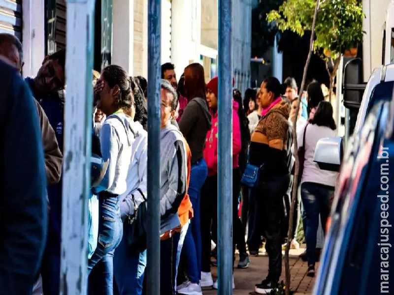 Famoso após viralizar em CPI, ‘copo da Virgínia’ faz campo-grandense madrugar na fila Famoso após viralizar em CPI, ‘copo da Virgínia’ faz campo-grandense madrugar na fila