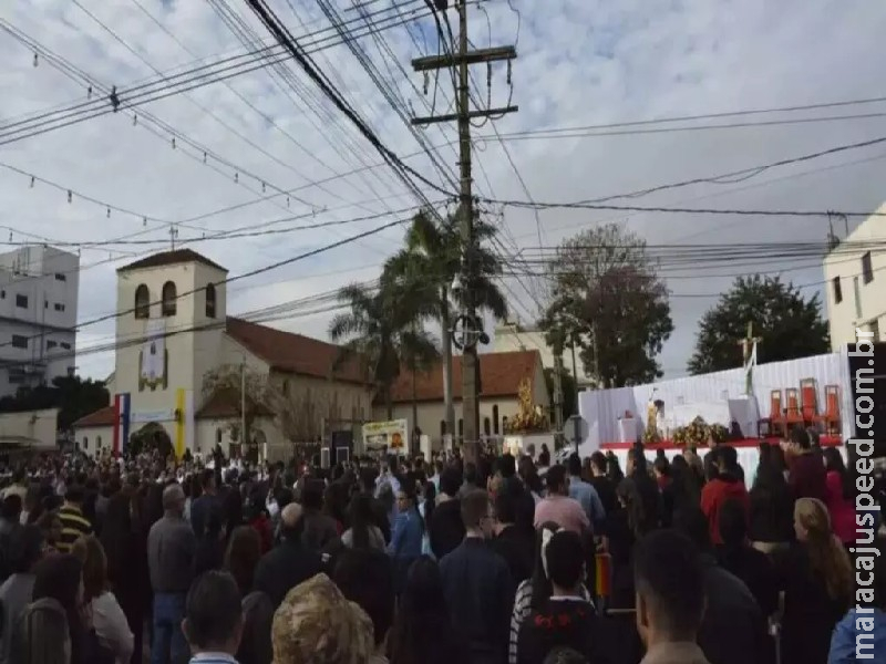 Fiéis vãos às ruas na fronteira com MS em homenagem a Nossa Senhora do Perpétuo Socorro