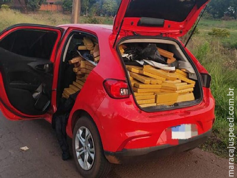 Homem é preso com carga de maconha em carro com registro de roubo Homem é preso com carga de maconha em carro com registro de roubo