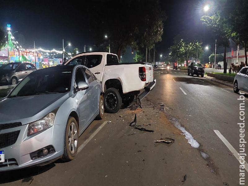 Motorista passa mal e causa acidente em série no centro de Três Lagoas; passageiro fica ferido Motorista passa mal e causa acidente em série no centro de Três Lagoas; passageiro fica ferido