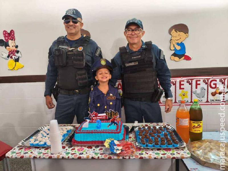 PM participa de aniversário e realiza sonho de menino em Alcinópolis  
