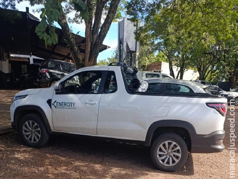 Polícia apreende veículo clonado e cumpre mandado de prisão Polícia apreende veículo clonado e cumpre mandado de prisão