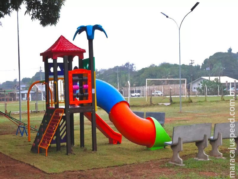 Prefeitura de Campo Grande inaugura parque infantil em praça do Tiradentes
