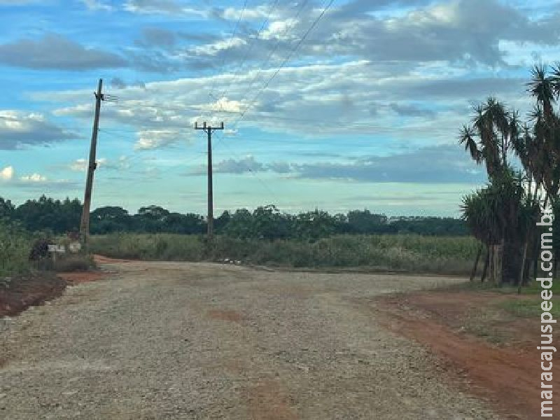 Prefeitura de Sidrolândia inicia cascalhamento no Assentamento Vista Alegre Prefeitura de Sidrolândia inicia cascalhamento no Assentamento Vista Alegre