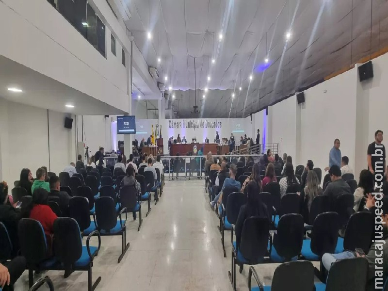 Projeto de Lei quer garantir acesso de moradores de rua com animais a abrigos de Dourados Projeto de Lei quer garantir acesso de moradores de rua com animais a abrigos de Dourados