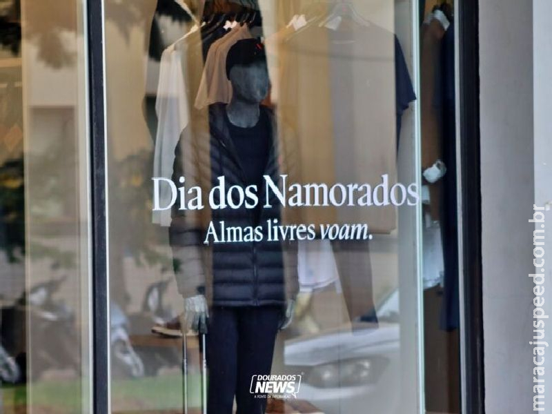 Relacionamentos abertos ganham espaço na data mais romântica do ano