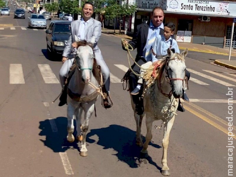 Vicentinenses fazem a festa de 38 anos: Cavalgada resgata tradição e rodeio será espetáculo junto com shows Vicentinenses fazem a festa de 38 anos: Cavalgada resgata tradição e rodeio será espetáculo junto com shows