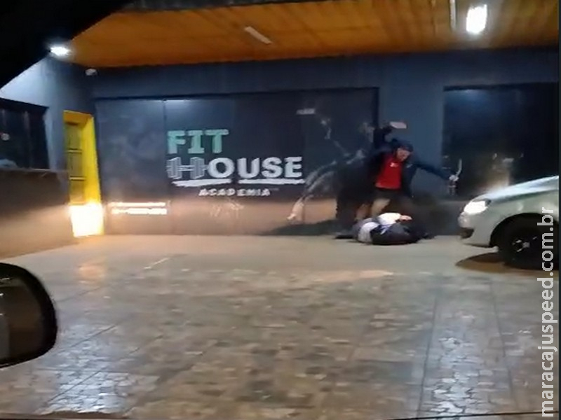 Violência em via pública: Homem é preso pela Polícia Militar após espancar brutalmente ex-companheira em Nova Alvorada do Sul Violência em via pública: Homem é preso pela Polícia Militar após espancar brutalmente ex-companheira em Nova Alvorada do Sul