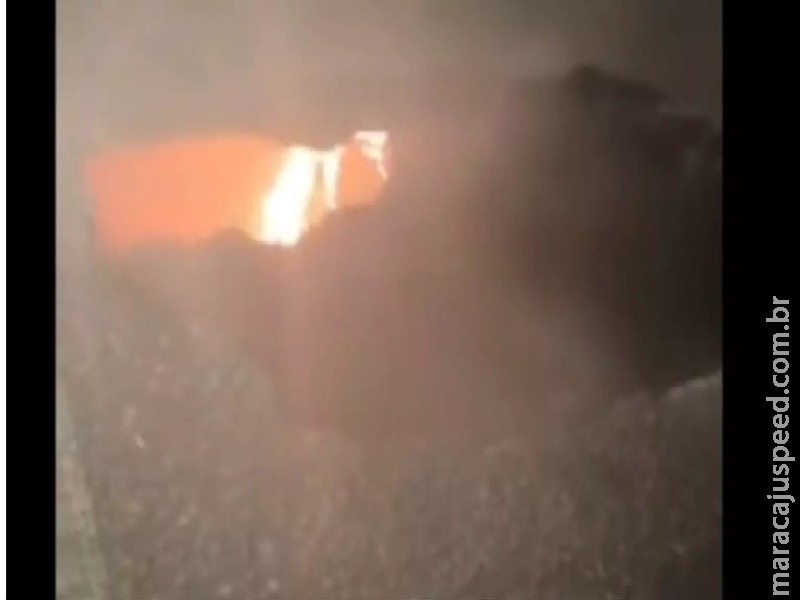 Andarilho coloca fogo em galeria de drenagem e provoca buraco na BR-163 