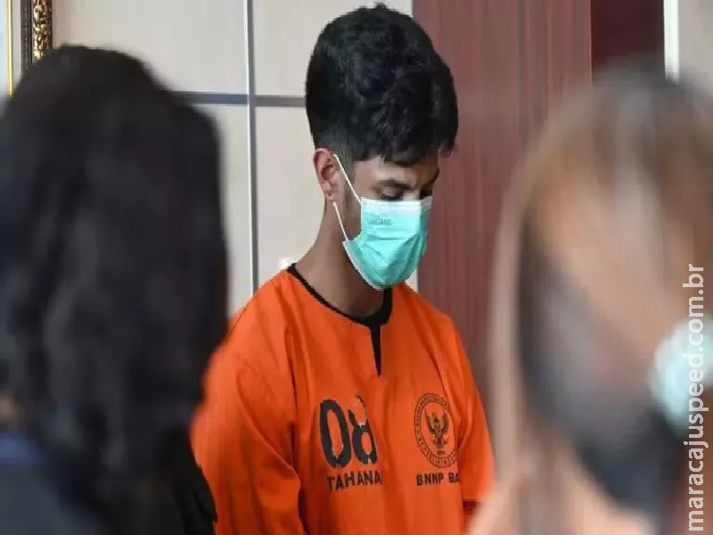 Brasileiro é preso na Indonésia com mais de 3 quilos de cocaína em bagagem Brasileiro é preso na Indonésia com mais de 3 quilos de cocaína em bagagem