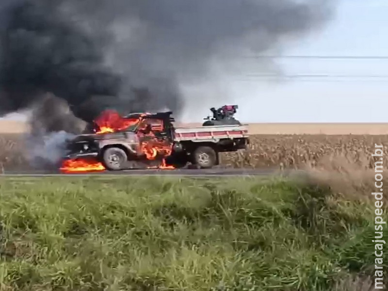 Caminhonete tem pane mecânica ou elétrica que ocasiona incêndio destruindo veículo