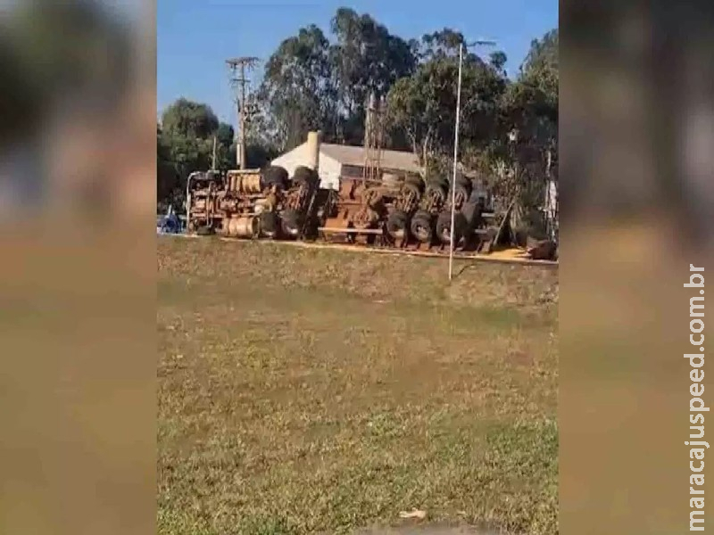 Carreta carregada de grãos tomba em rotatória na BR-060, em Sidrolândia Carreta carregada de grãos tomba em rotatória na BR-060, em Sidrolândia