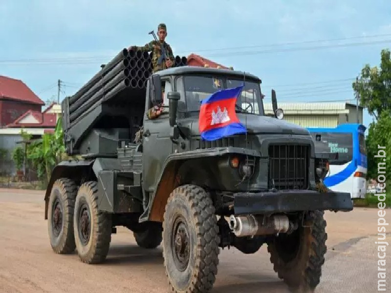 Confronto entre Tailândia e Camboja chega ao 2º dia e 60 mil se retiram de zonas de fronteira