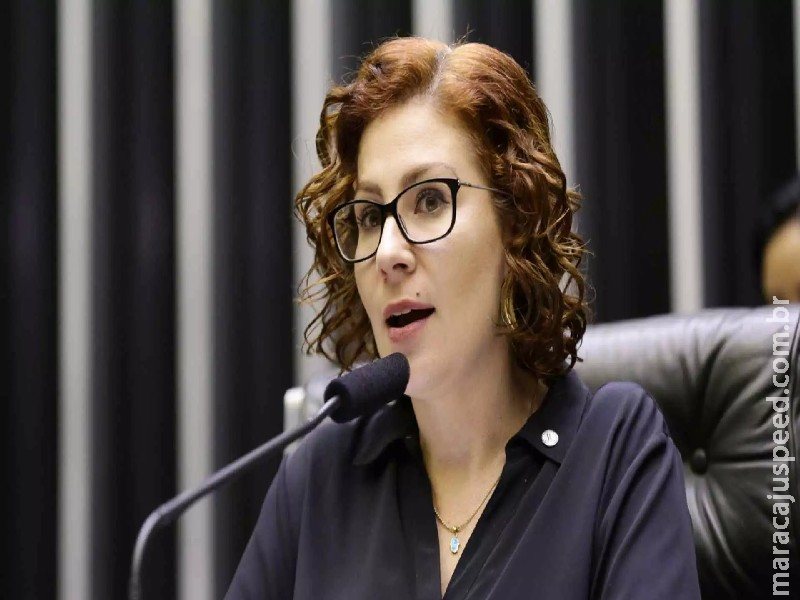 Defesa de Carla Zambelli pede para adiar a entrega de apartamento funcional
