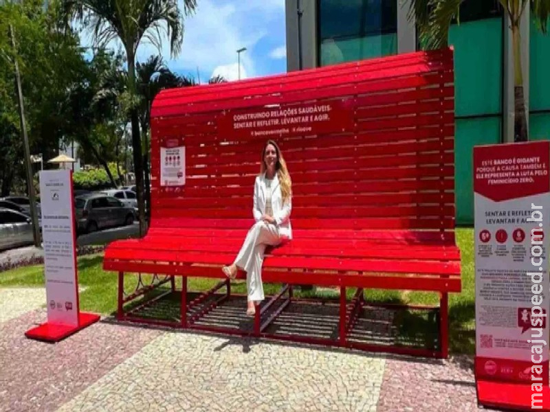 Feminicídio zero: MS pode ganhar ‘bancões’ vermelhos em praças para levar reflexão sobre crime Feminicídio zero: MS pode ganhar ‘bancões’ vermelhos em praças para levar reflexão sobre crime