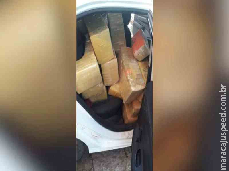 Jovem é preso com carro abarrotado de maconha em Eldorado Jovem é preso com carro abarrotado de maconha em Eldorado