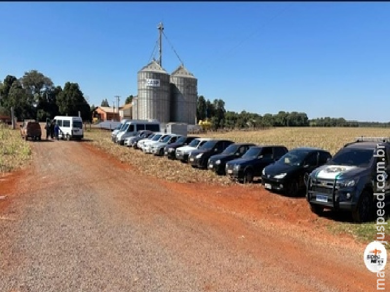 Mais de 10 carros e algumas vans com mercadorias ilegais são apreendidos próximo a Sidrolândia Mais de 10 carros e algumas vans com mercadorias ilegais são apreendidos próximo a Sidrolândia