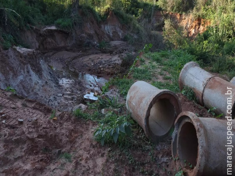 Obra não avança 2 meses após chuvas e moradores da Chácara dos Poderes cobram empresa de Patrola Obra não avança 2 meses após chuvas e moradores da Chácara dos Poderes cobram empresa de Patrola