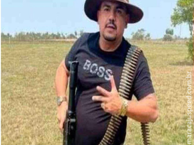 Ostentação de fuzis em vídeos e esquemas com policiais eram rotina para chefão do PCC na fronteira 