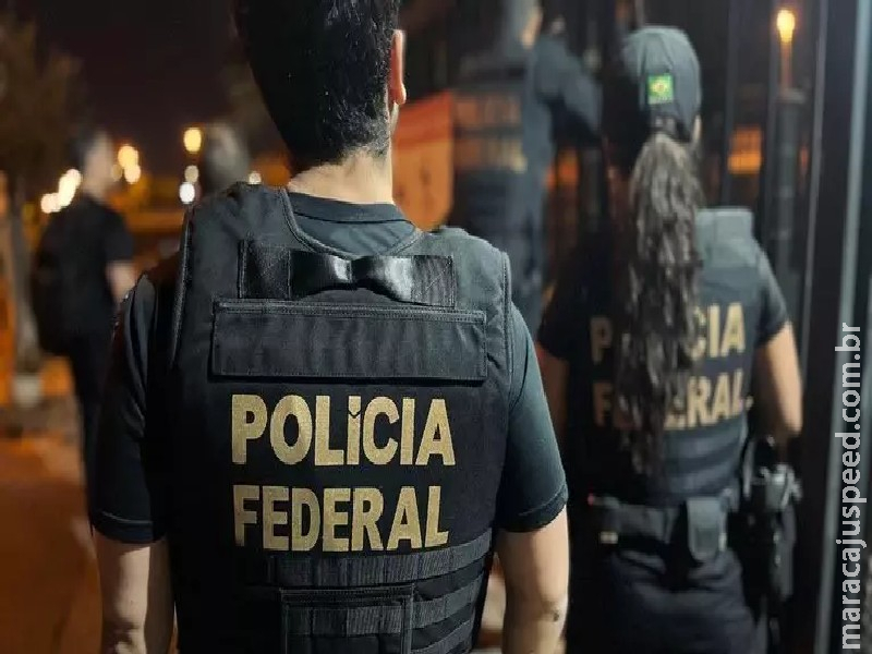 PF aprende 30 kg de drogas em Cadillac importado dos EUA PF aprende 30 kg de drogas em Cadillac importado dos EUA