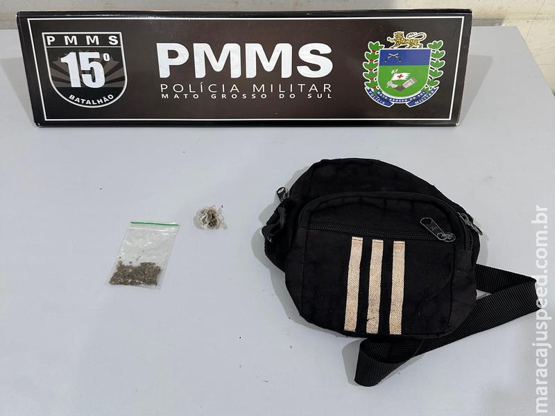Polícia Militar flagra dois jovens com substância ilícita em Maracaju Polícia Militar flagra dois jovens com substância ilícita em Maracaju