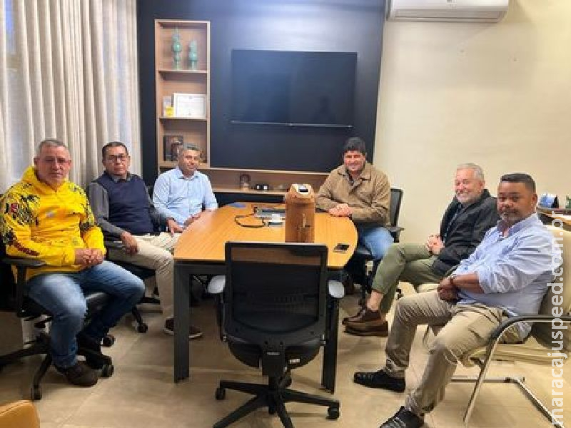 Prefeito Rodrigo Basso se reúne com deputado Antônio Vaz para tratar de demandas em Sidrolândia . Prefeito Rodrigo Basso se reúne com deputado Antônio Vaz para tratar de demandas em Sidrolândia .