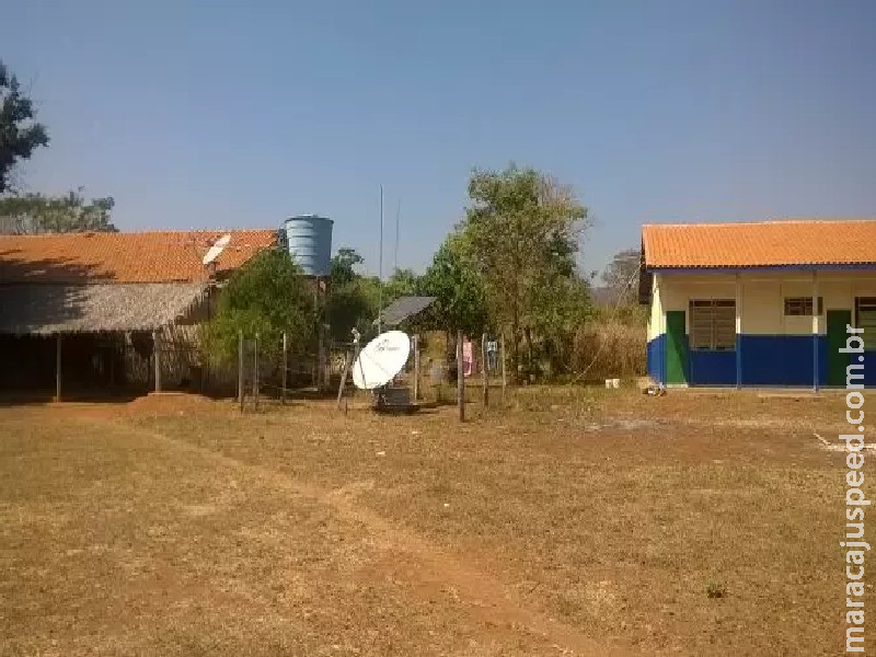 Riedel inaugura reforma em escola indígena