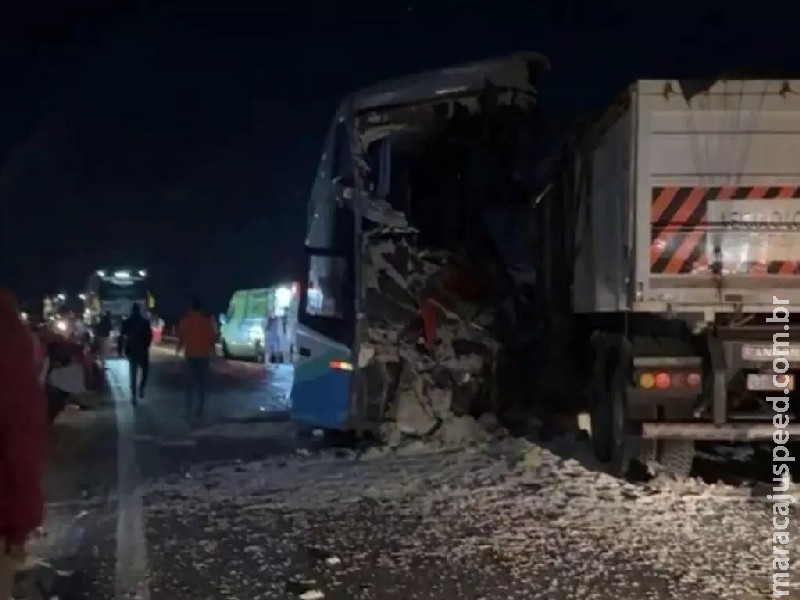 Acidente entre ônibus e carreta deixa 11 mortos e mais de 40 feridos no MT