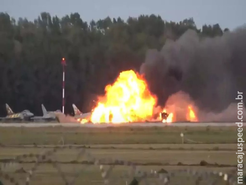 Avião da Força Aérea polonesa cai e explode após manobra; piloto morre no acidente Avião da Força Aérea polonesa cai e explode após manobra; piloto morre no acidente