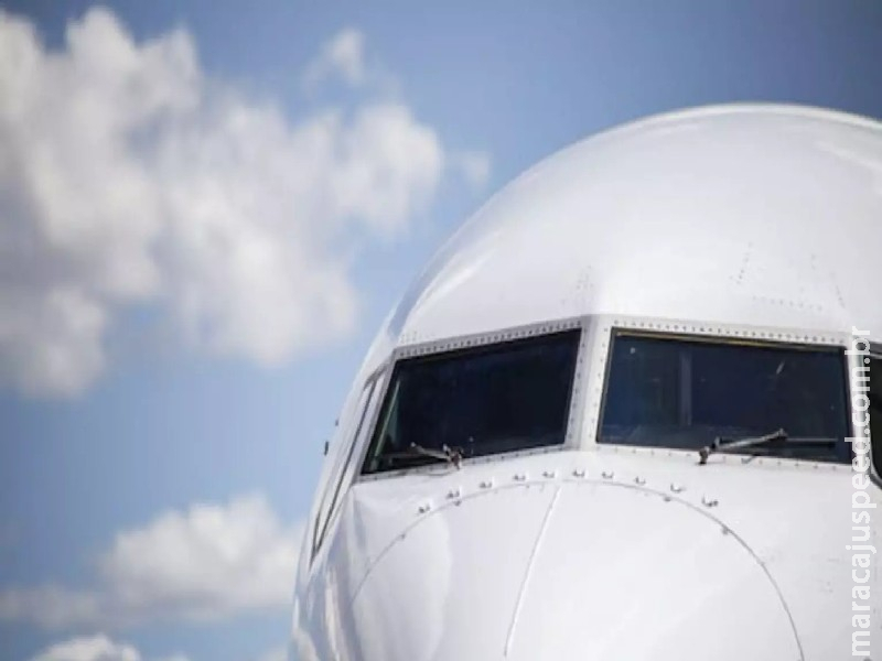 Avião faz pouso de emergência por suspeita de bomba anunciada em bilhete no banheiro