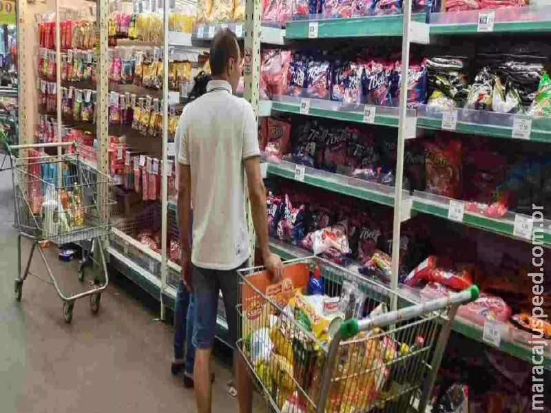 Com batata, banana e arroz mais baratos, preço da cesta básica cai 2,18% em julho