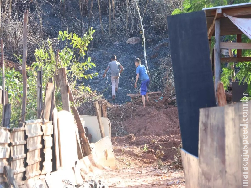 Dois dias após incêndio consumir aterro no Noroeste, morador ateia fogo em lixo Dois dias após incêndio consumir aterro no Noroeste, morador ateia fogo em lixo