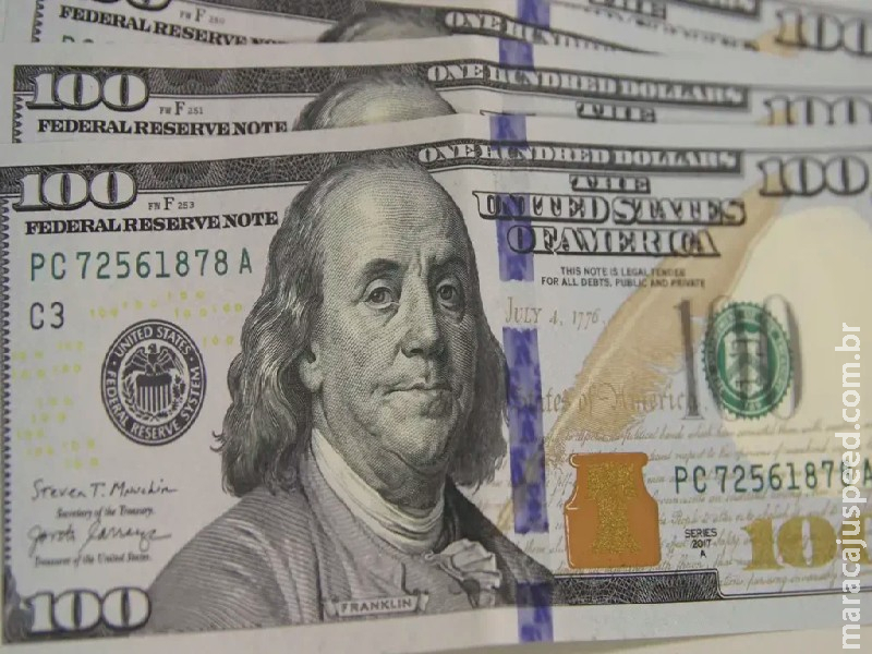 Dólar recua por exterior e no aguardo de Caged e conversa de Lula com Trump Dólar recua por exterior e no aguardo de Caged e conversa de Lula com Trump